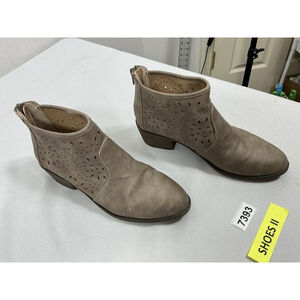 Womans Seven Dials Yuna Booties 9.5 M Taupe Pointed Toe Back Zip